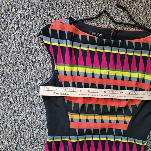Women's Signature London Style Geometric Sheath Dress Size 6 Stretchy Material - Picture 12 of 12